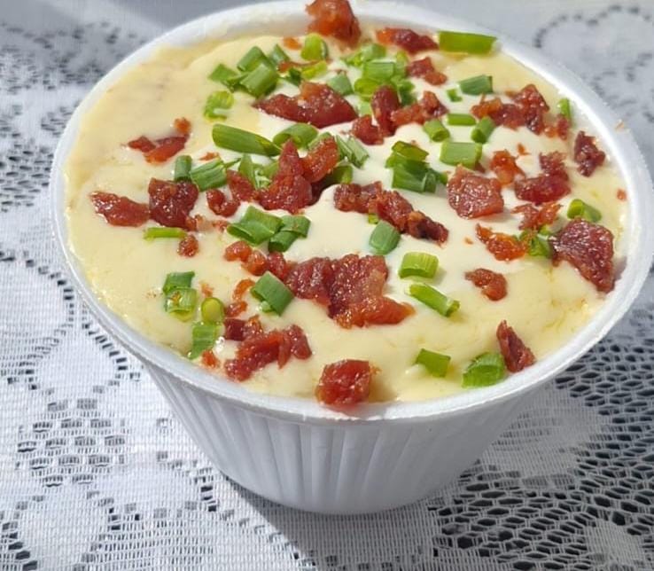 Batata com Carne Desfiada ao Molho Branco