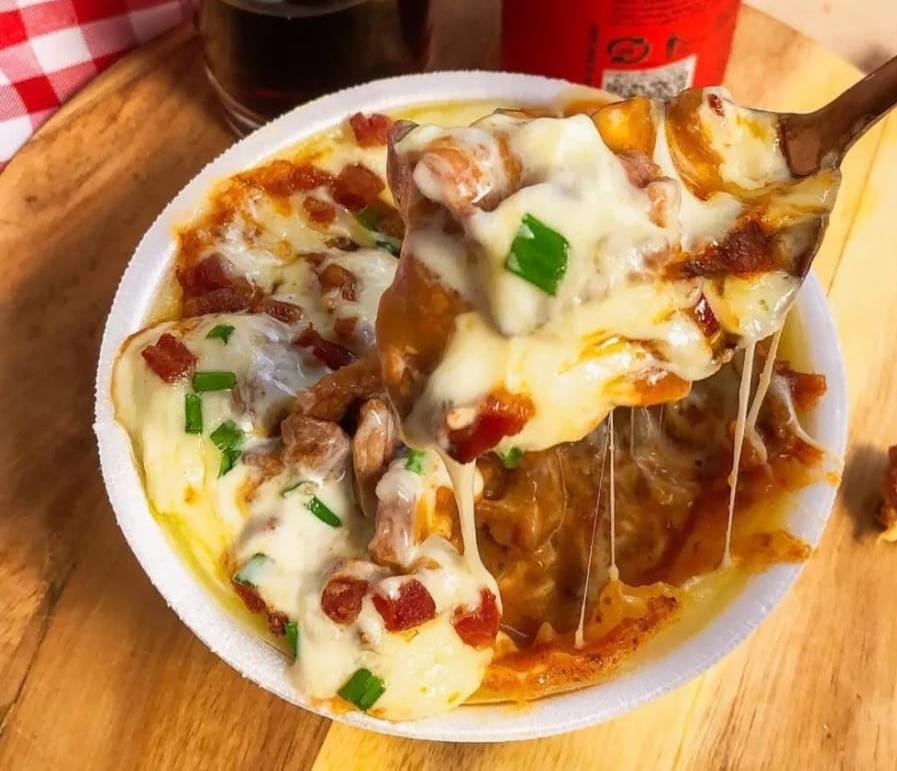 Batata com Carne Desfiada ao Molho Vermelho